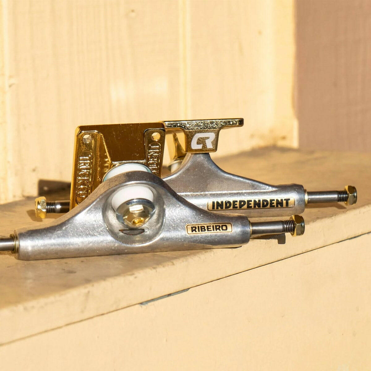 Independent - Carlos Ribeiro Mid 139 Skateboard Trucks.