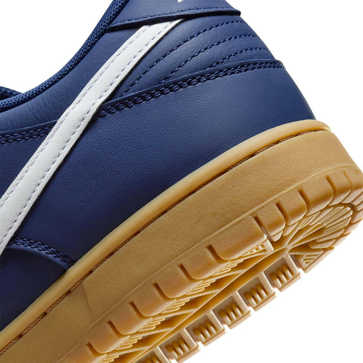 Nike SB - Dunk Low Pro Shoes Navy/Gum.