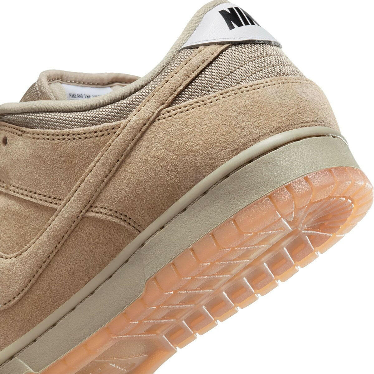 Nike SB - Dunk Low Pro Shoes Parachute/Beige.