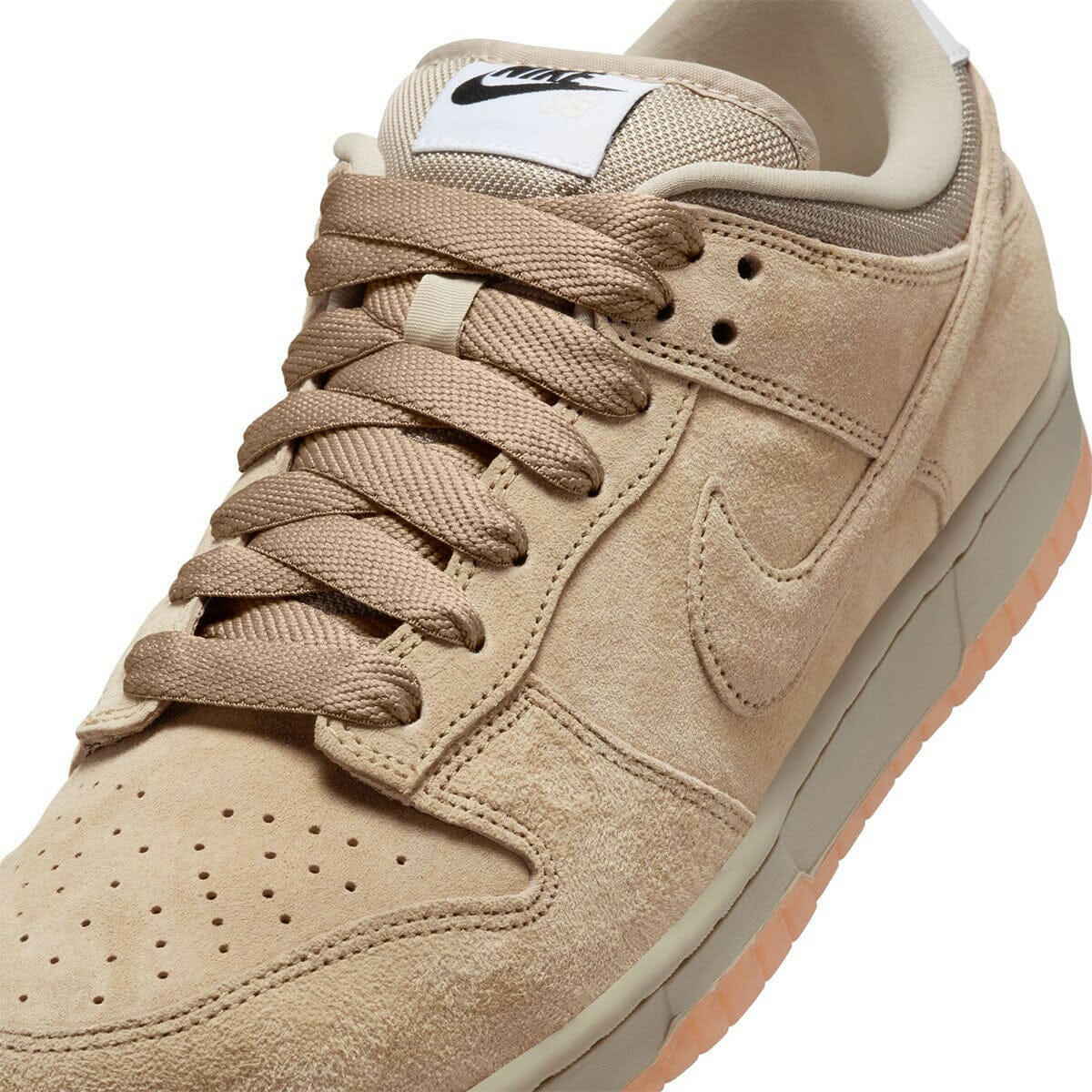 Nike SB - Dunk Low Pro Shoes Parachute/Beige.