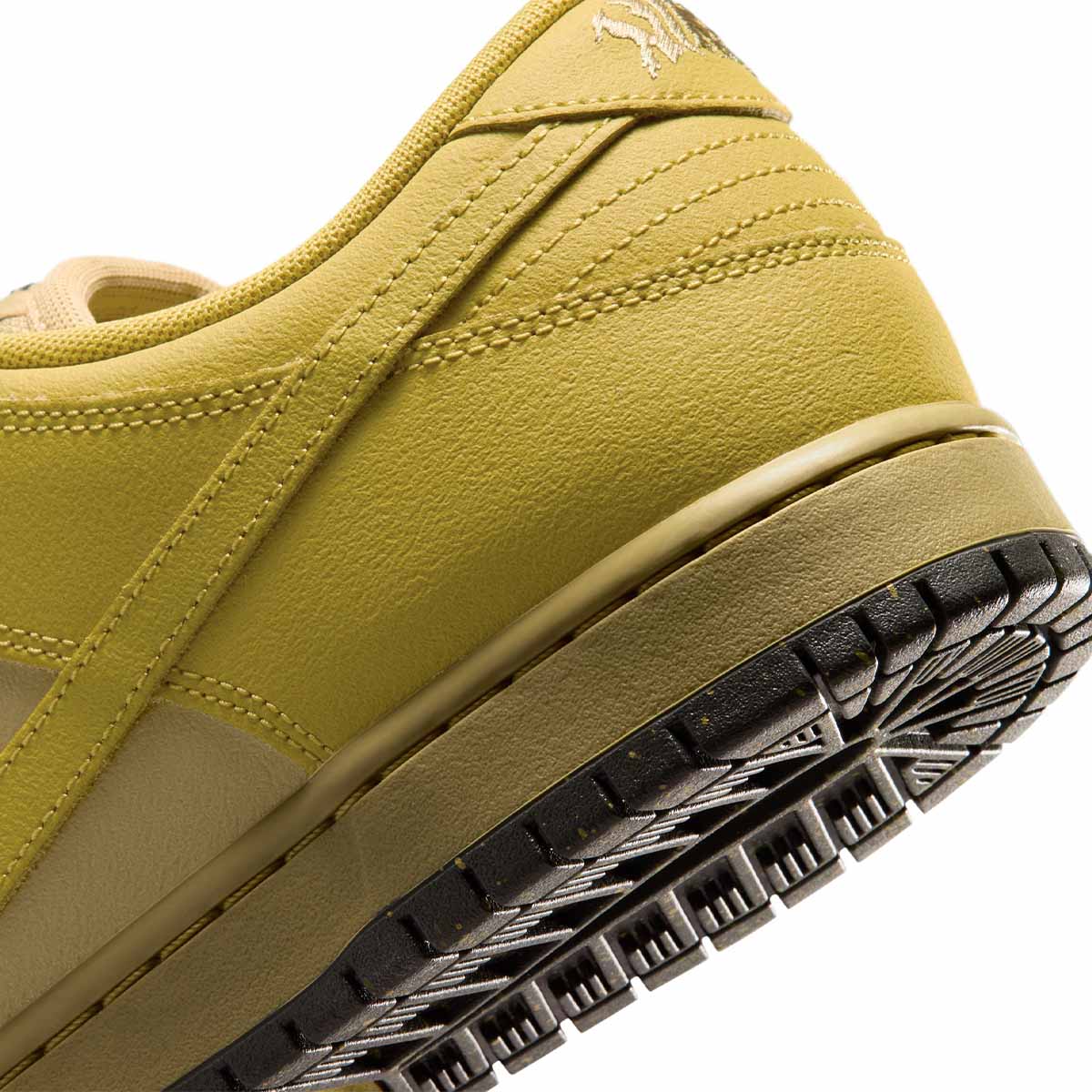 Nike SB Dunk Low Pro Shoes Saffron Quartz/Pear Heel